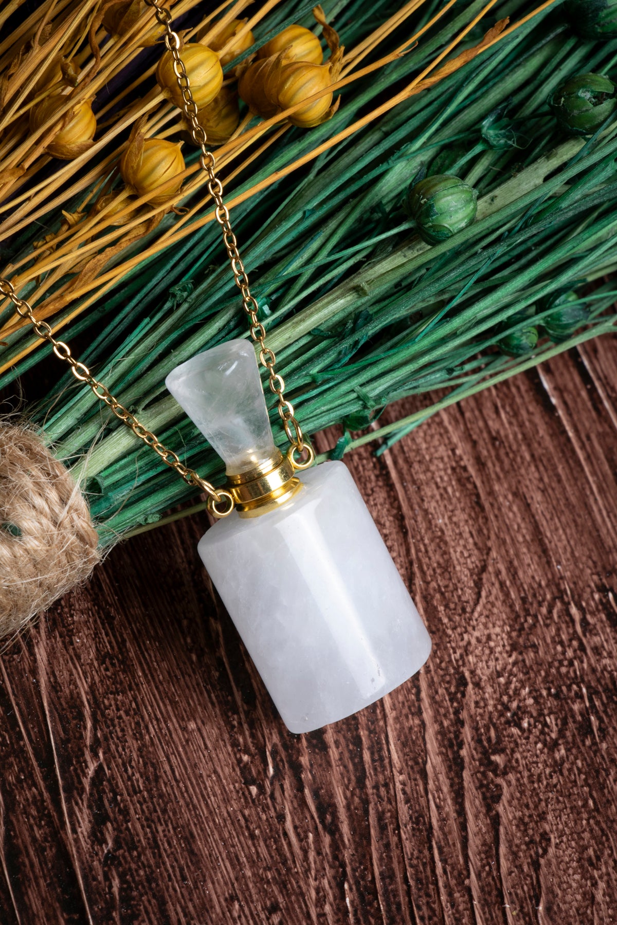 Image of Sertifikalı Kristal Kuvars Doğal Taş Esans Şişesi / Kolye