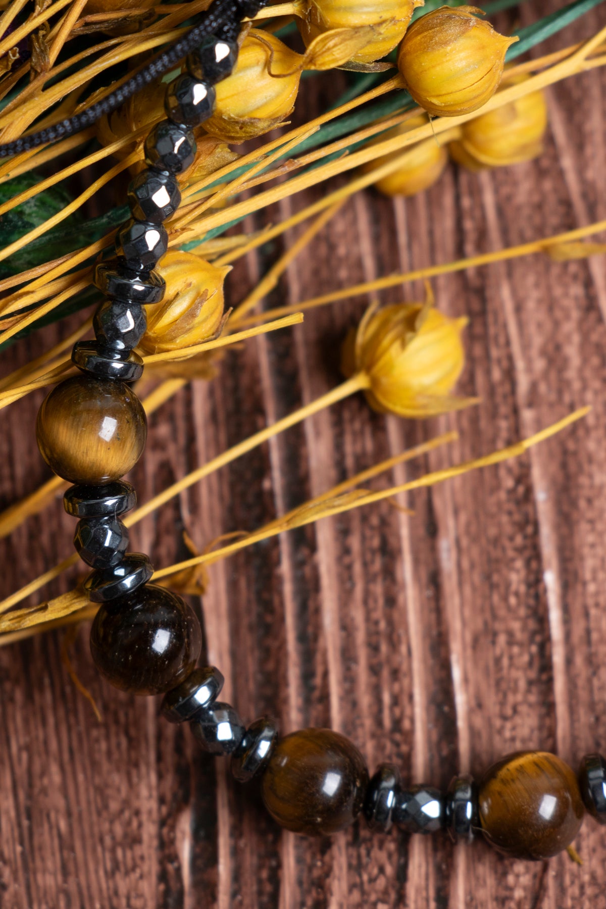 Image of Orijinal Sertifikalı Kaplan Gözü Hamatit Doğal Taş Makrome Bileklik