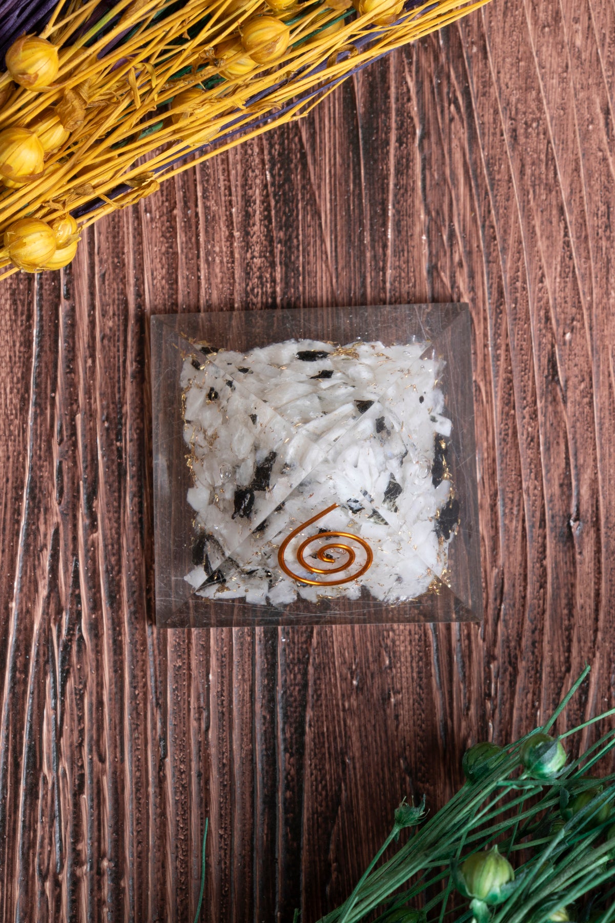 Image of Sertifikalı Ay Taşı Doğal Taş Dişil Enerji Piramidi S.K: 0008