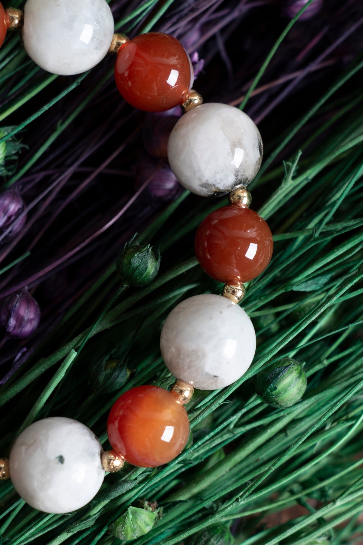 Image of Orijinal Sertifikalı Ay Taşı (12 mm) Kırmızı Akik (10 mm) Hematit Doğal Taş Bileklik