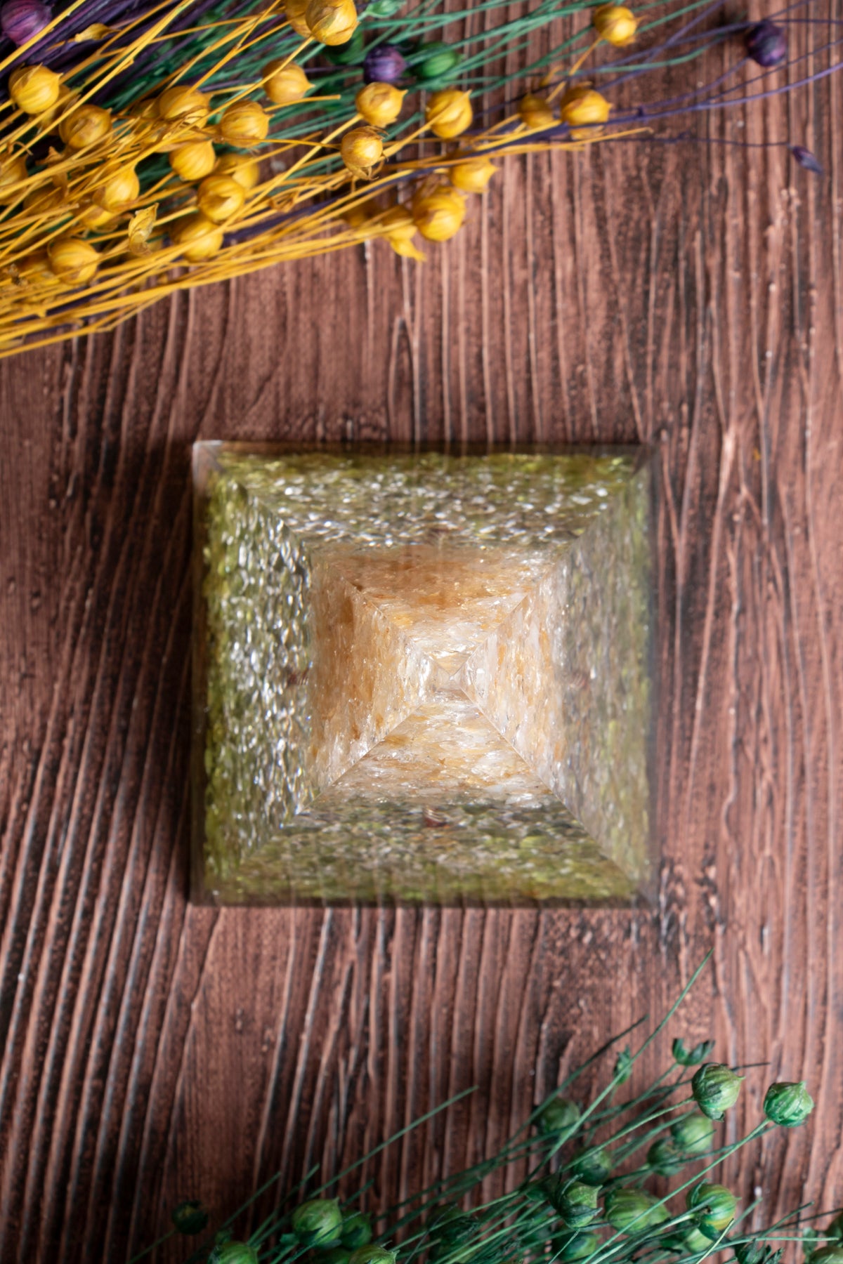 Image of Zebercet & Sitrin Ağaçlı Piramit Neşe & Motivasyon Piramidi S.K: 0034