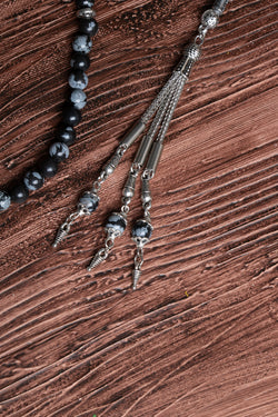 Image of Orijinal Sertifikalı 99'luk Karlı Obsidyen (6 mm) Doğal Taş Metal İmamiye Püskül Tespih