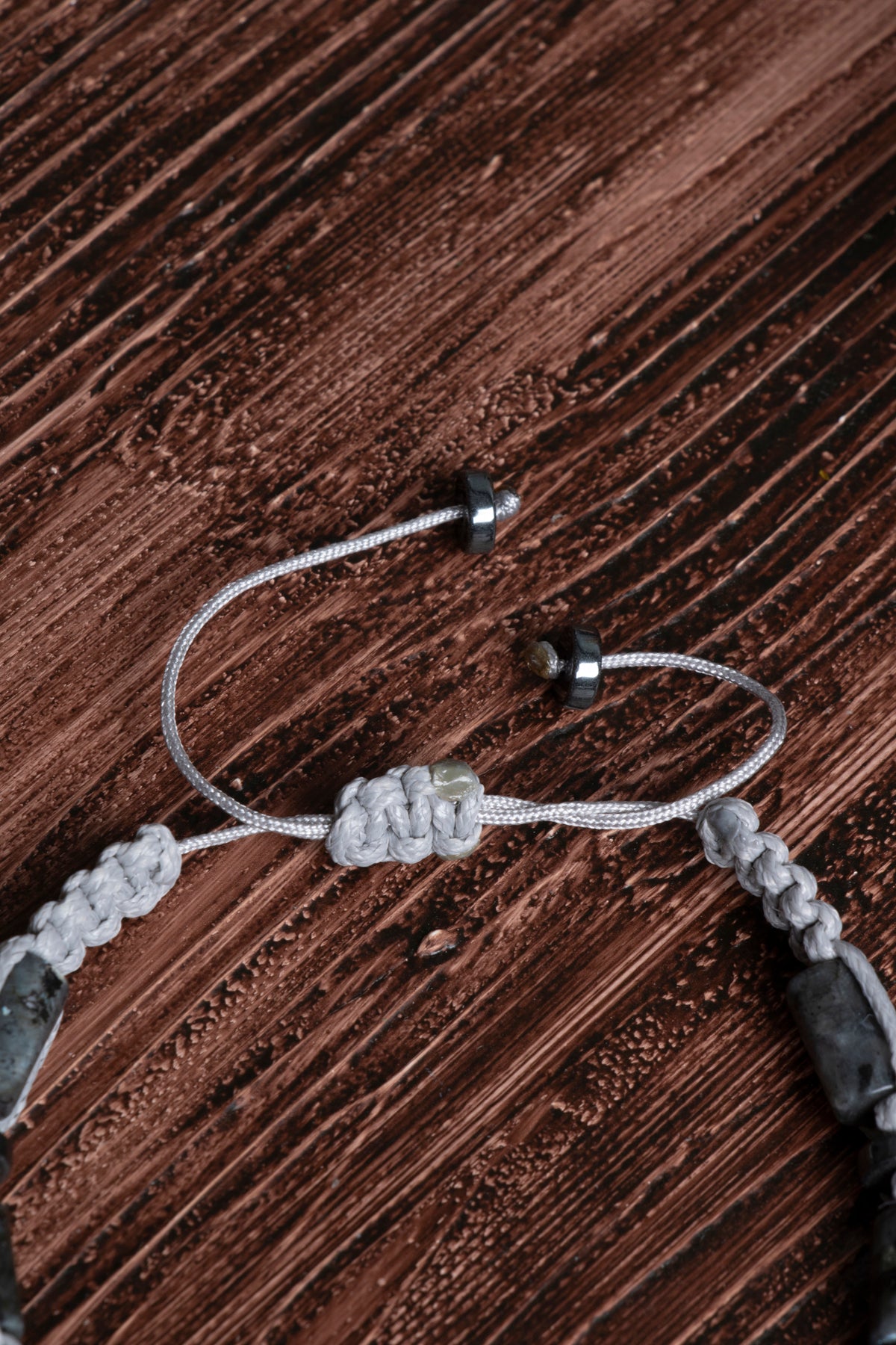 Image of Orijinal Sertifikalı Spektrolit Hematit Doğal Taş Makrome Bileklik