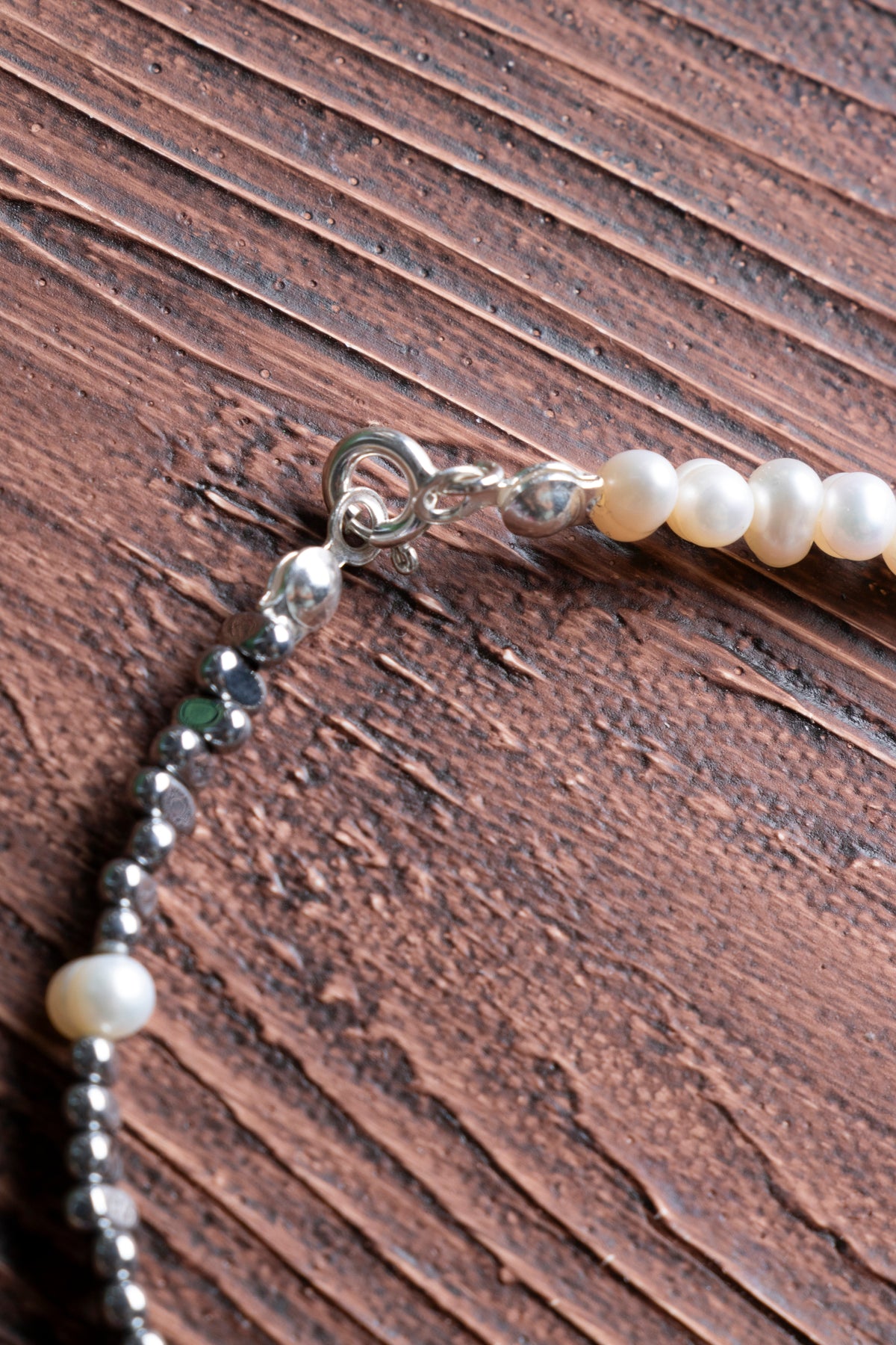 Image of Sertifikalı İnci Hematit Gümüş (925 ayar) Kapama ve Kalp Aksesuarlı Bileklik