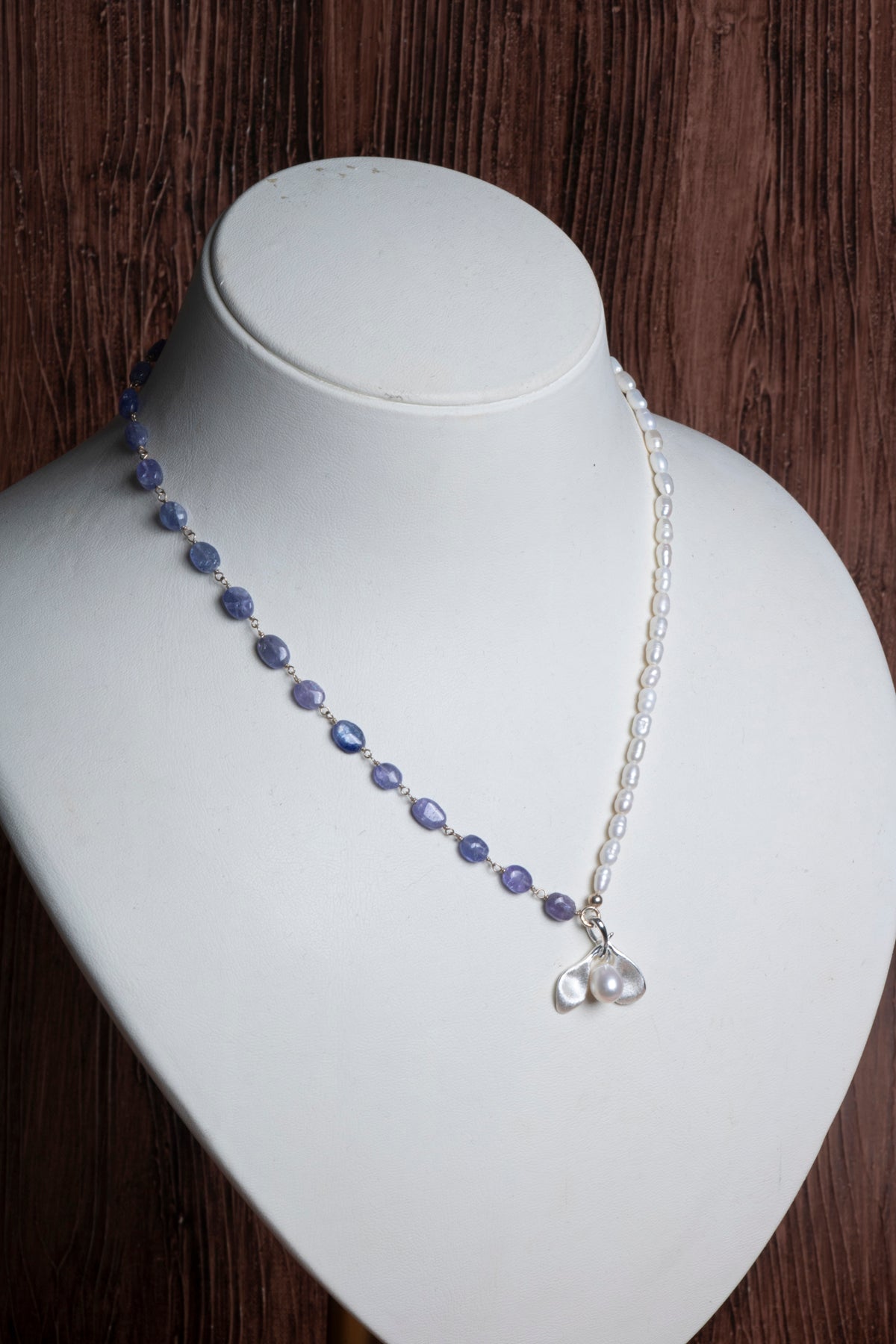 Image of Sertifikalı İnci Tanzanit Gümüş Aparatlı Doğal Taş Kolye